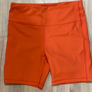 Athleta ultimate stash short. No defects, no pills and no stains